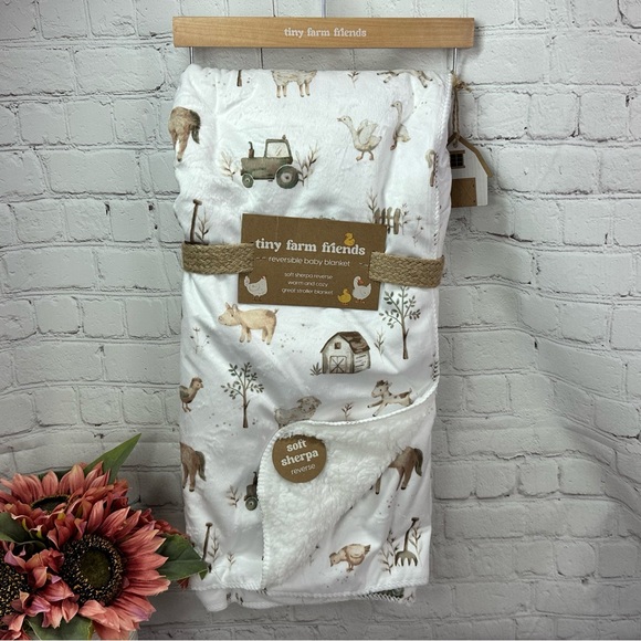 tiny farm friends Other - NWT tiny farm friends Reversible Baby Blanket barnyard animals tractor neutral